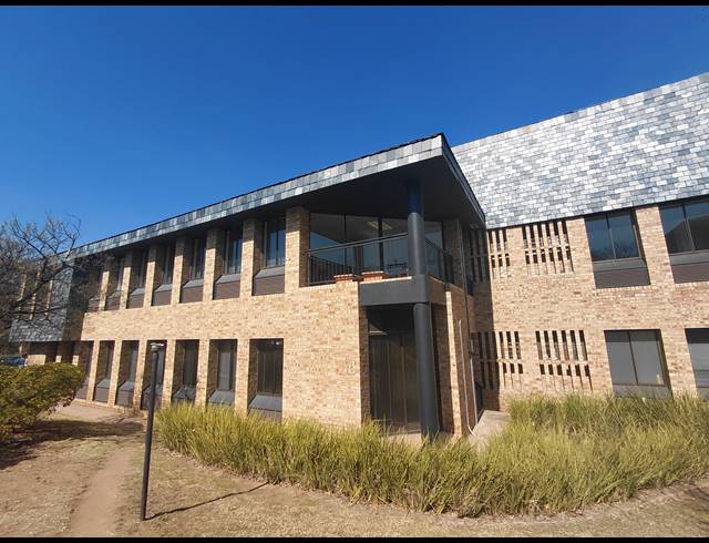 222M² OFFICE TO LET IN VORNA VALLEY